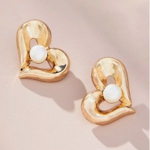 NWT ANTHROPOLOGIE HEART PEARL EARRINGS